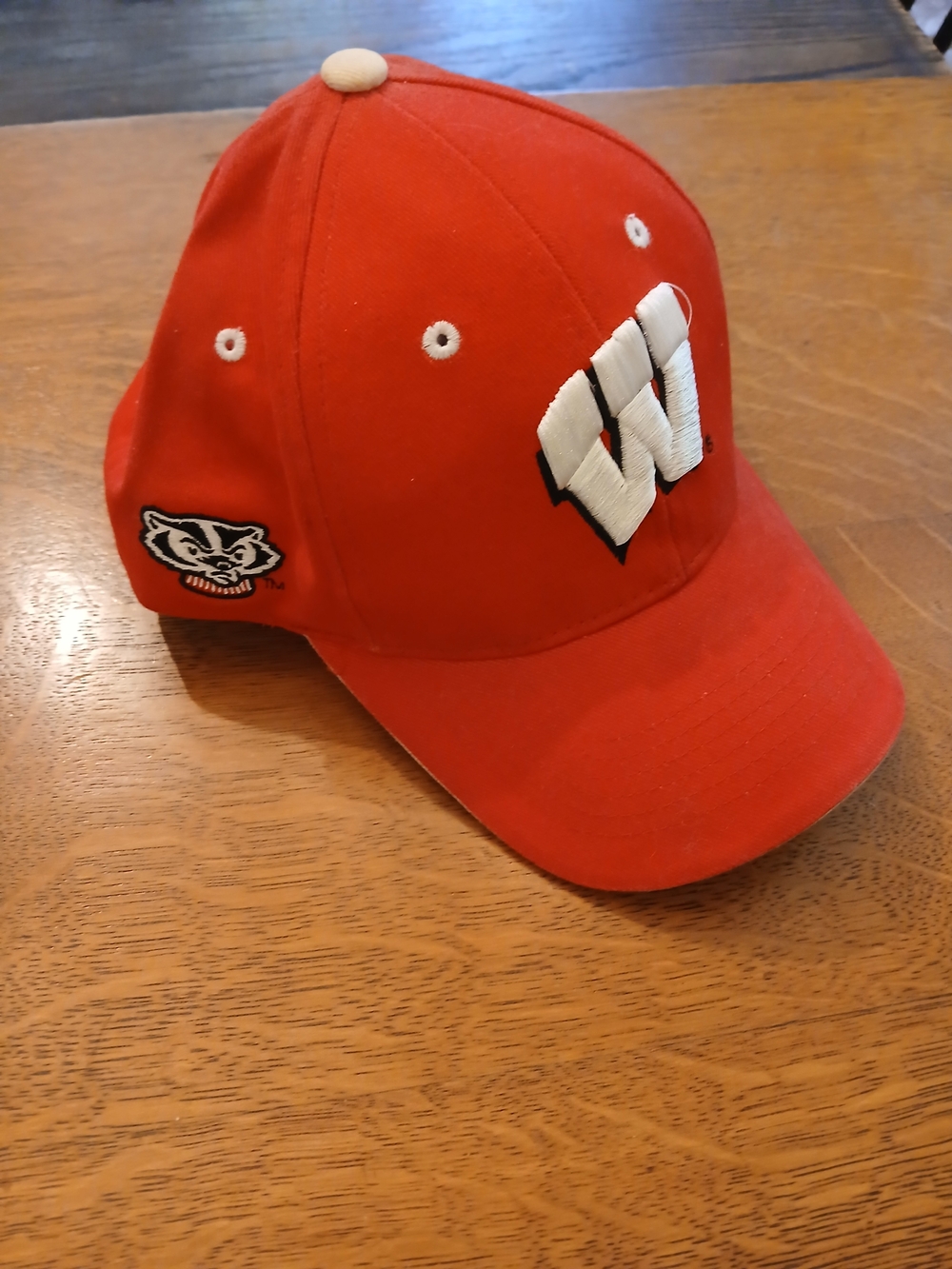 Wisconsin Badgers Cap with White 'W' Logo - Picture 2 of 5
